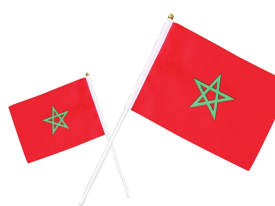 Drapeau du Maroc en Tissu avec Support en Paille — Réf. 20630-25-62-25-60