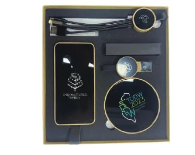 Coffret High-Tech 5 Pieces Chargeur sans Fil & Powerbank — Réf. COF-013